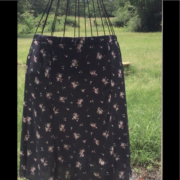 Floral and dot skirt size XL - Picture 2 of 5
